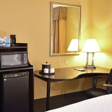 Hampton Inn & Suites Alexandria Ngoại thất bức ảnh