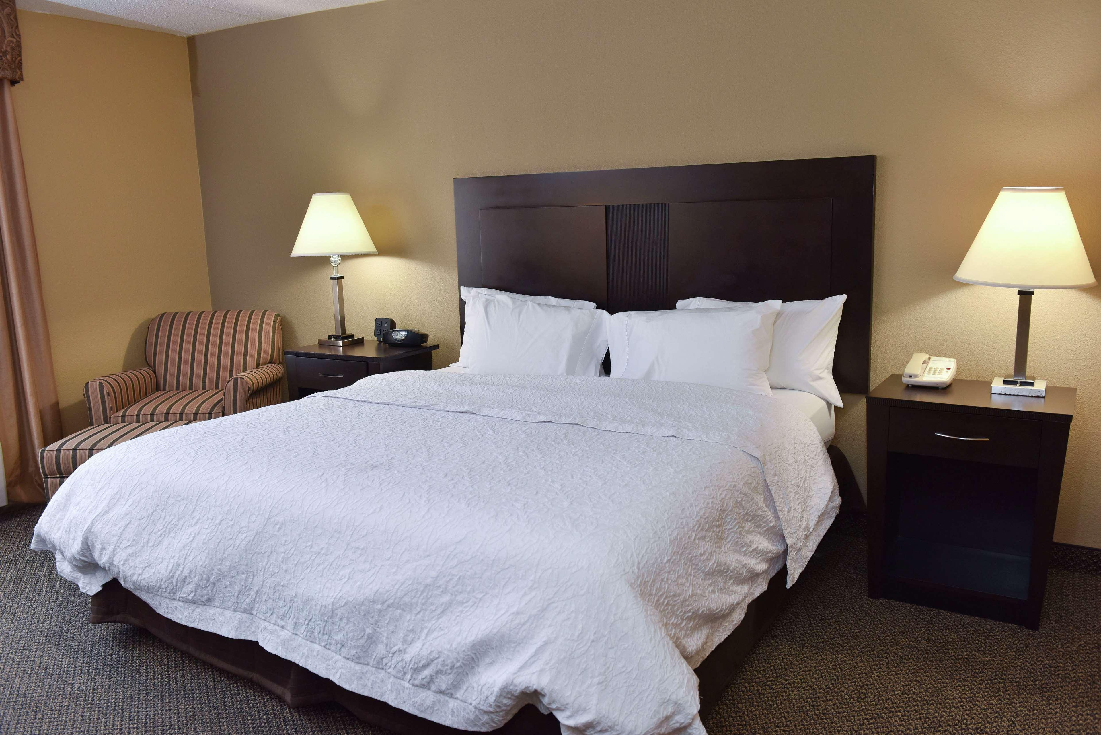 Hampton Inn & Suites Alexandria Ngoại thất bức ảnh