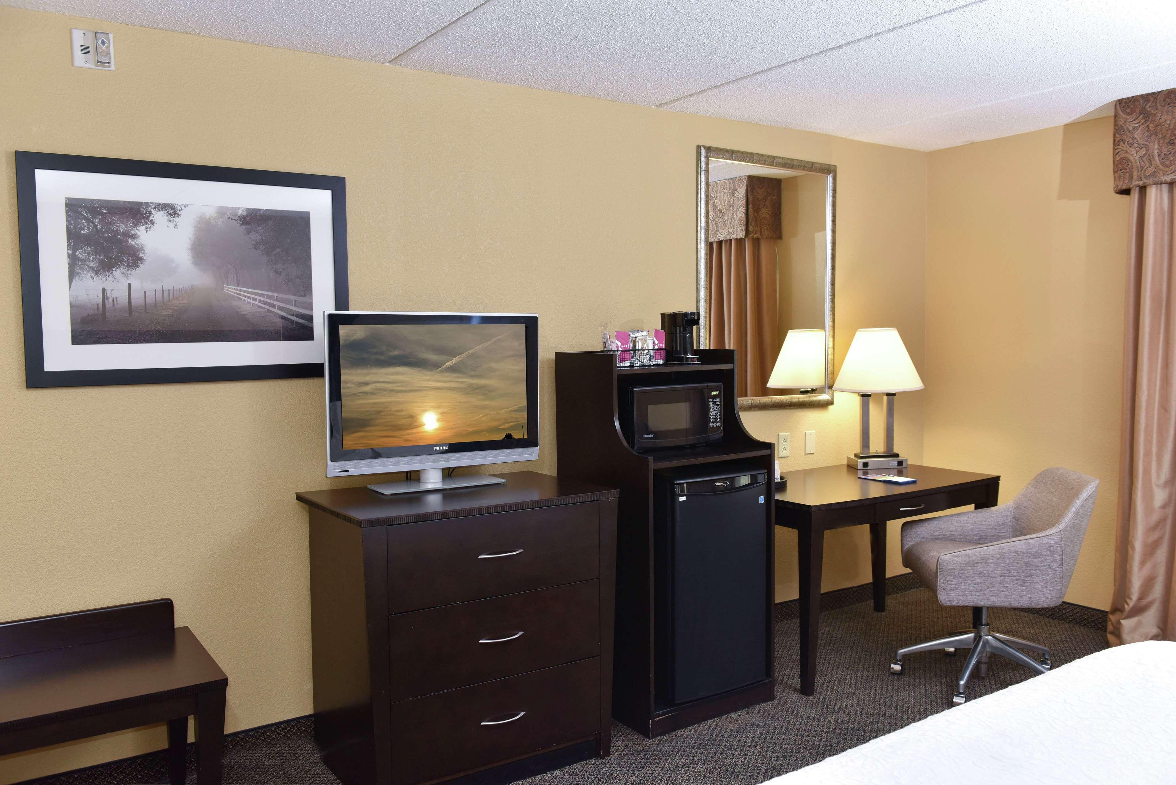 Hampton Inn & Suites Alexandria Ngoại thất bức ảnh