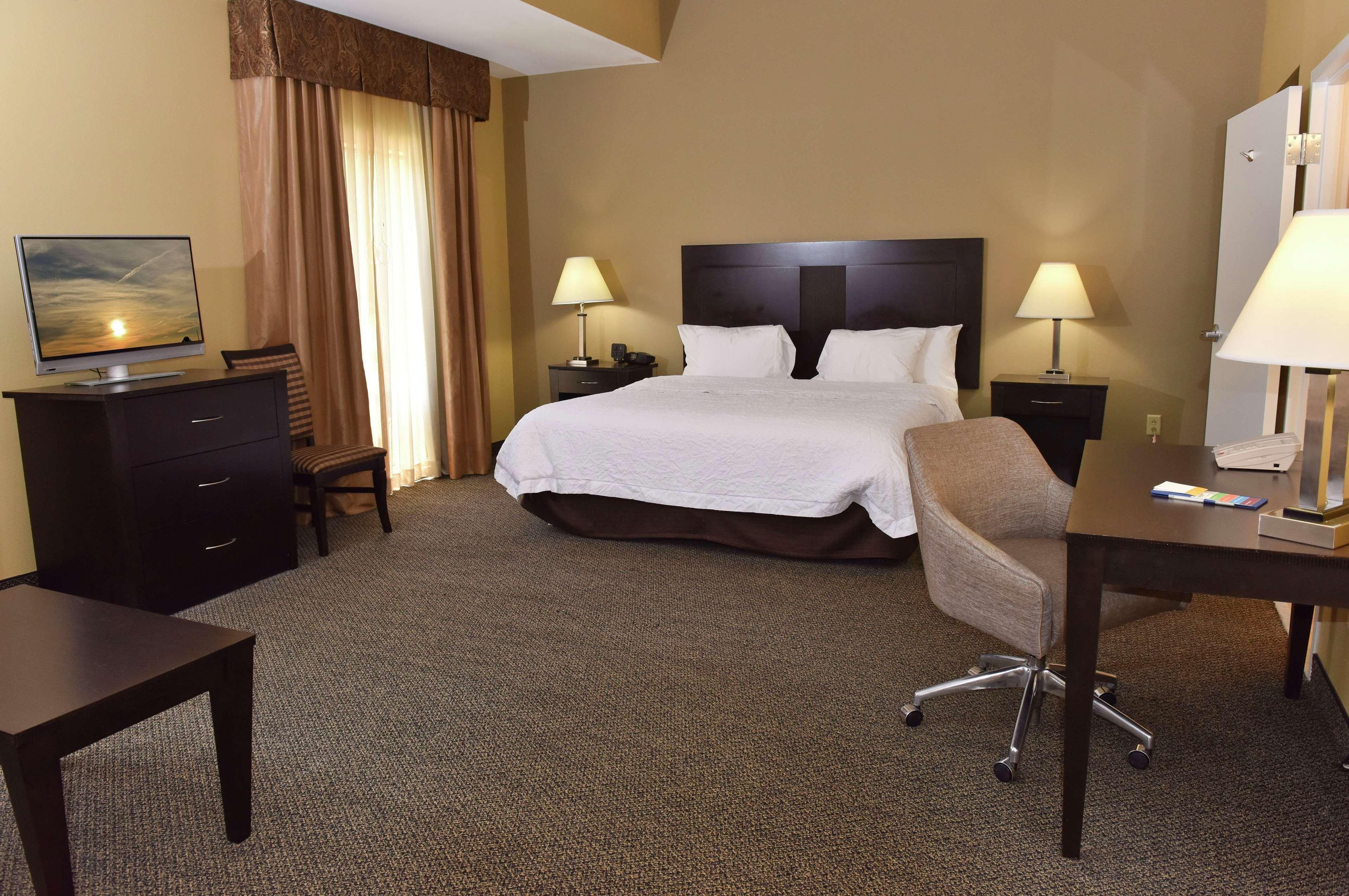 Hampton Inn & Suites Alexandria Ngoại thất bức ảnh