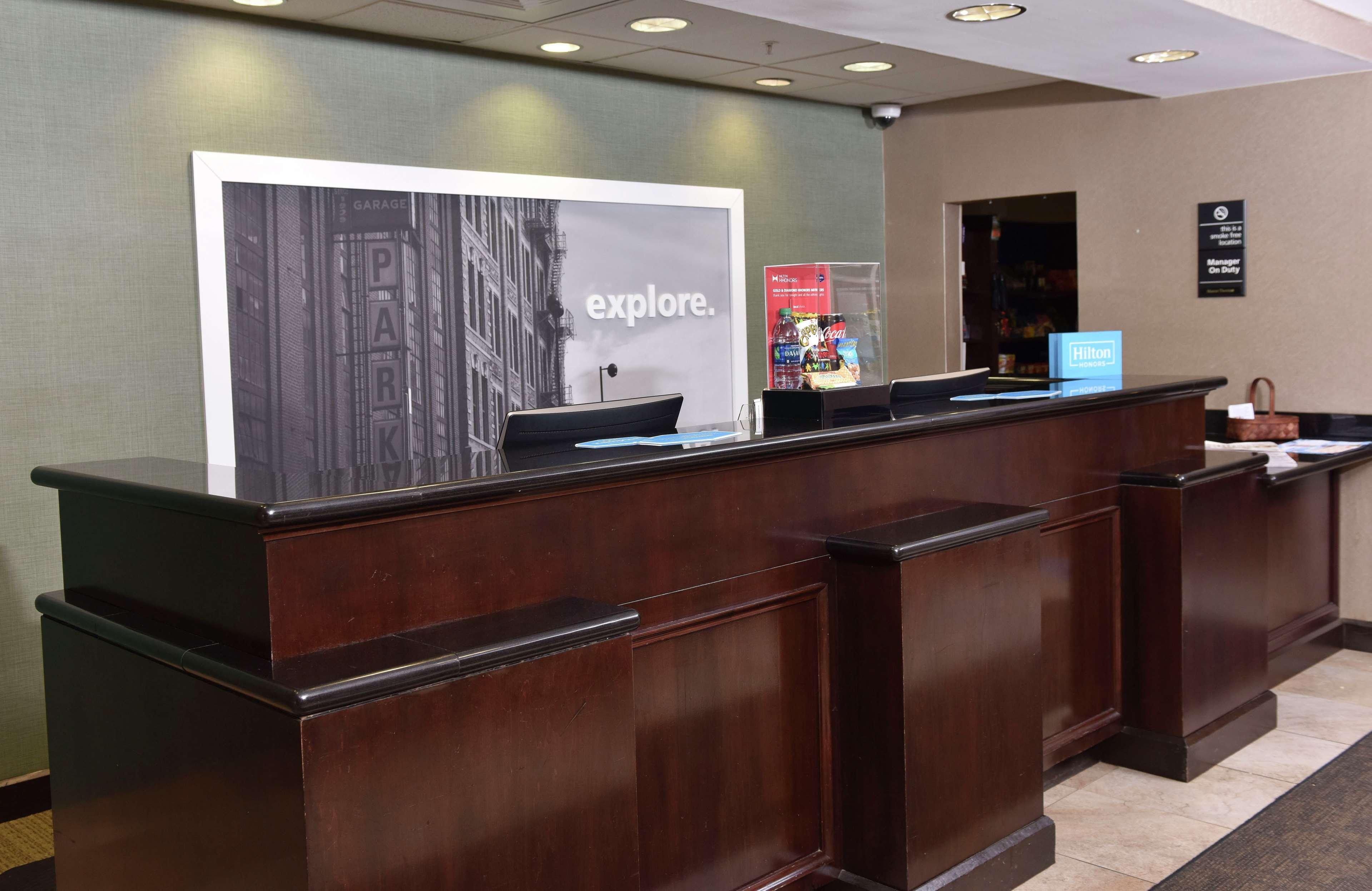 Hampton Inn & Suites Alexandria Ngoại thất bức ảnh