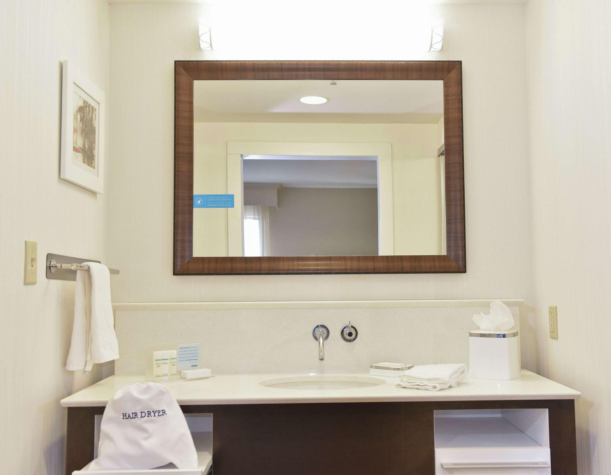 Hampton Inn & Suites Alexandria Ngoại thất bức ảnh