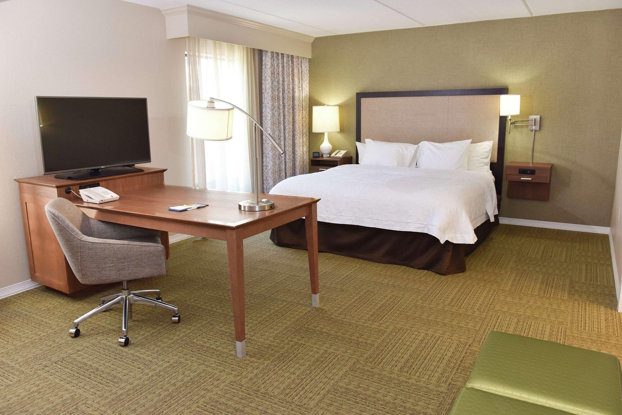 Hampton Inn & Suites Alexandria Ngoại thất bức ảnh