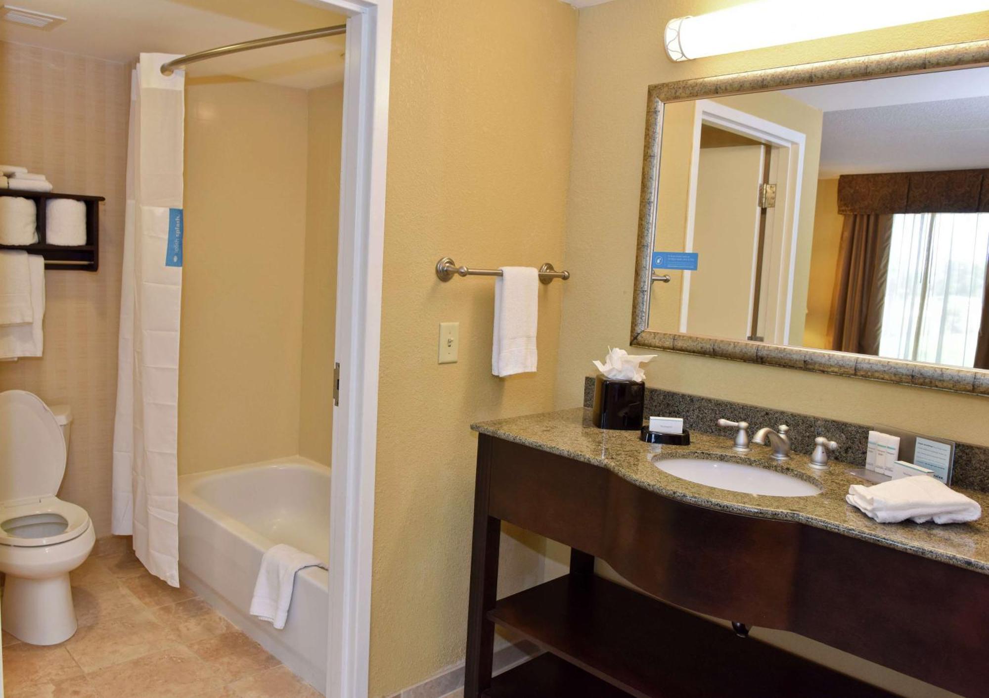 Hampton Inn & Suites Alexandria Ngoại thất bức ảnh