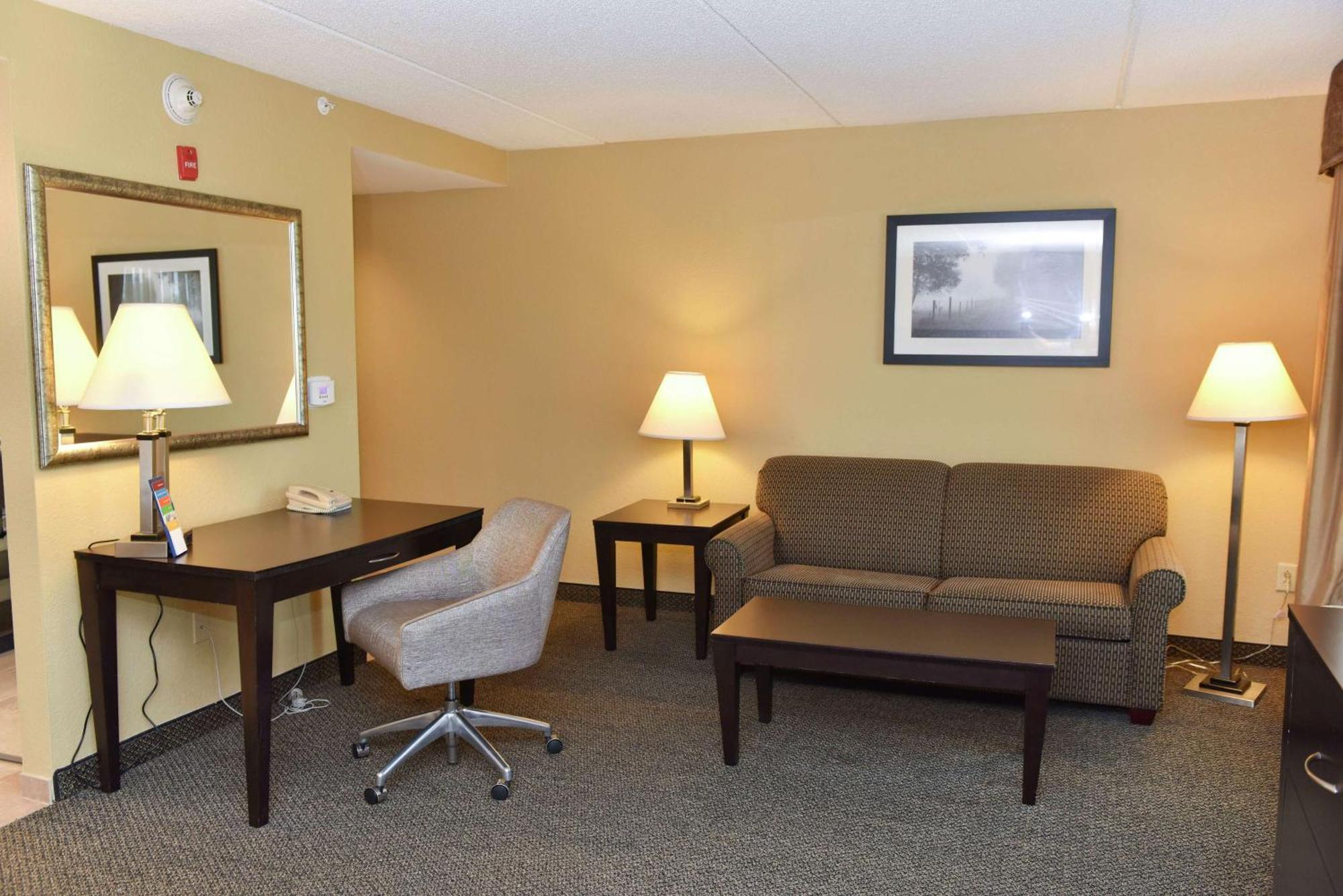 Hampton Inn & Suites Alexandria Ngoại thất bức ảnh